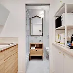 Cozy Studio In The Vibrant Heart Of Paris