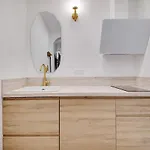 Cozy Studio In The Vibrant Heart Of Paris