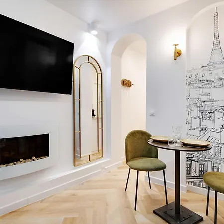 Cozy Studio In The Vibrant Heart Of Appartamento *